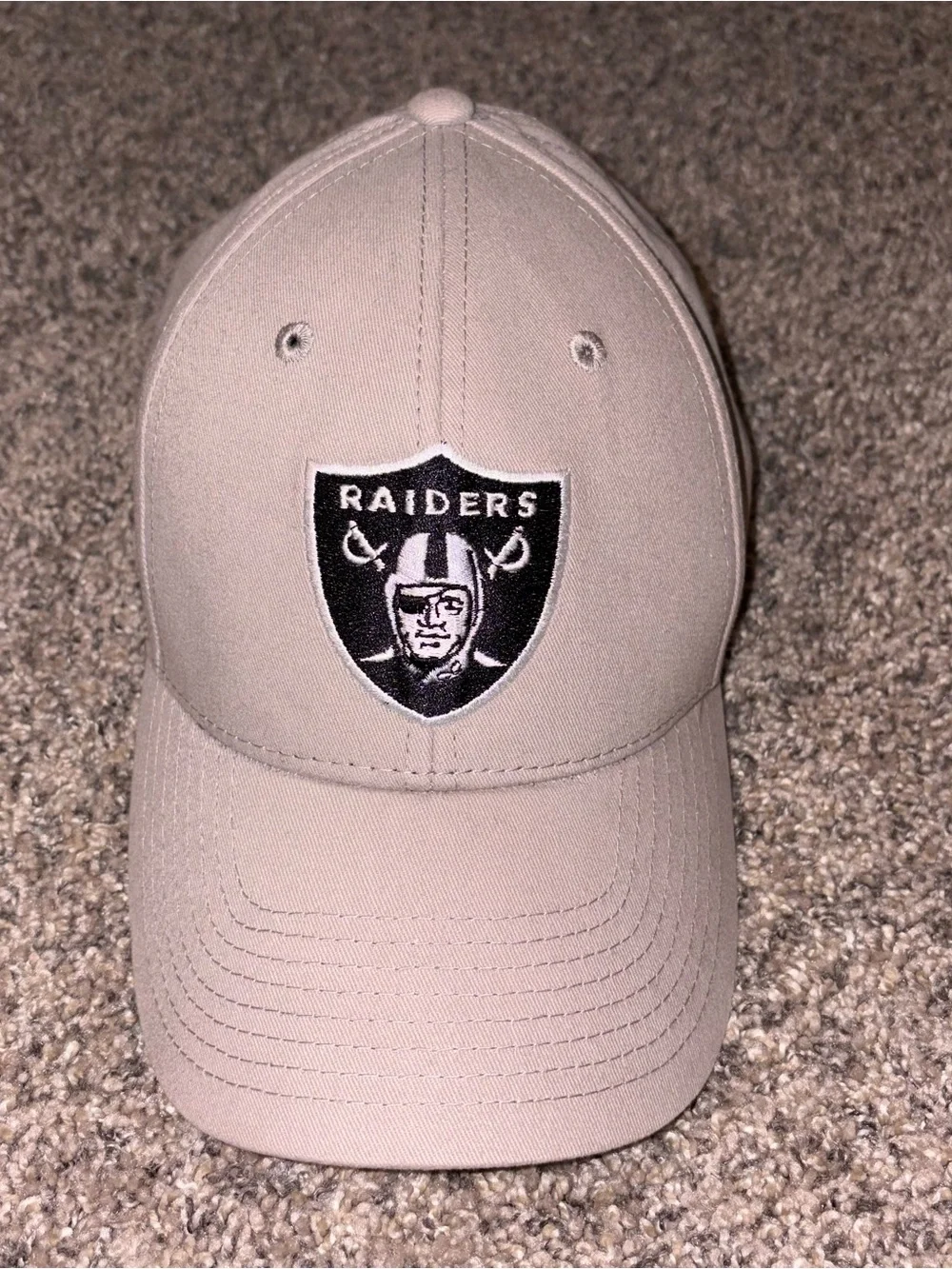 Las Vegas Raiders Tan Baseball Cap with Embroidered Logo 🏴‍☠️✨🎰
